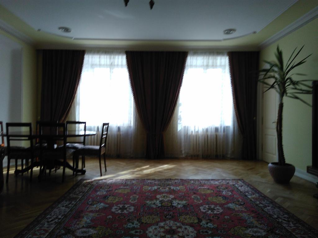 Apartment Na Rynok Square リヴィウ エクステリア 写真