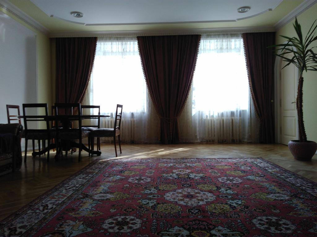 Apartment Na Rynok Square リヴィウ エクステリア 写真